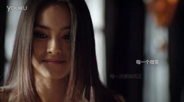 HTC Butterfly - Chińska reklama, twarz pięknej kobiety