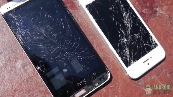 HTC One vs iPhone 5 - test zderzeniowy