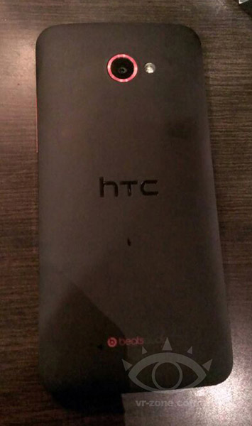 HTC Butterfly S - tył