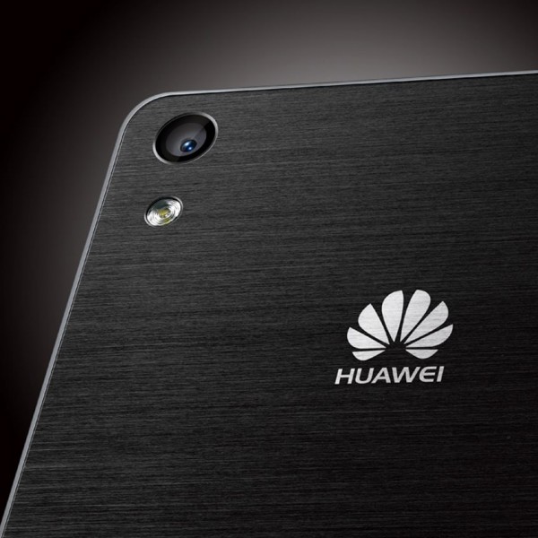 Huawei Ascend P6 - tył