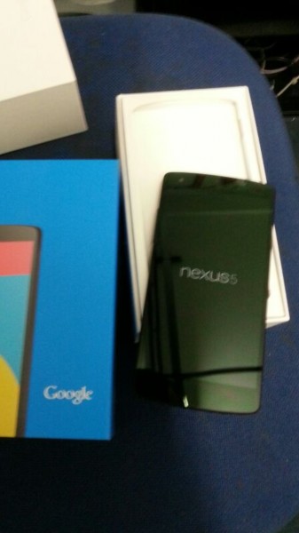 LG Nexus 5 - odpakowany z kartonika