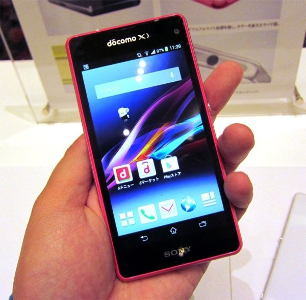Sony Xperia Z1F w dłoni