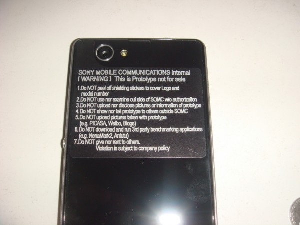 Sony Xperia Z1s - tył z naklejką
