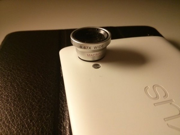 LG Nexus 5 - doczepiany magnetyczny obiektyw