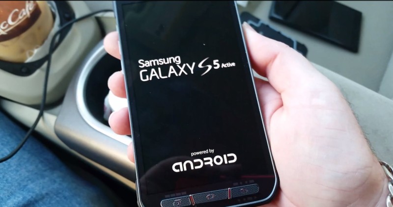 Samsung Galaxy S5 Active - zrzut z wideo